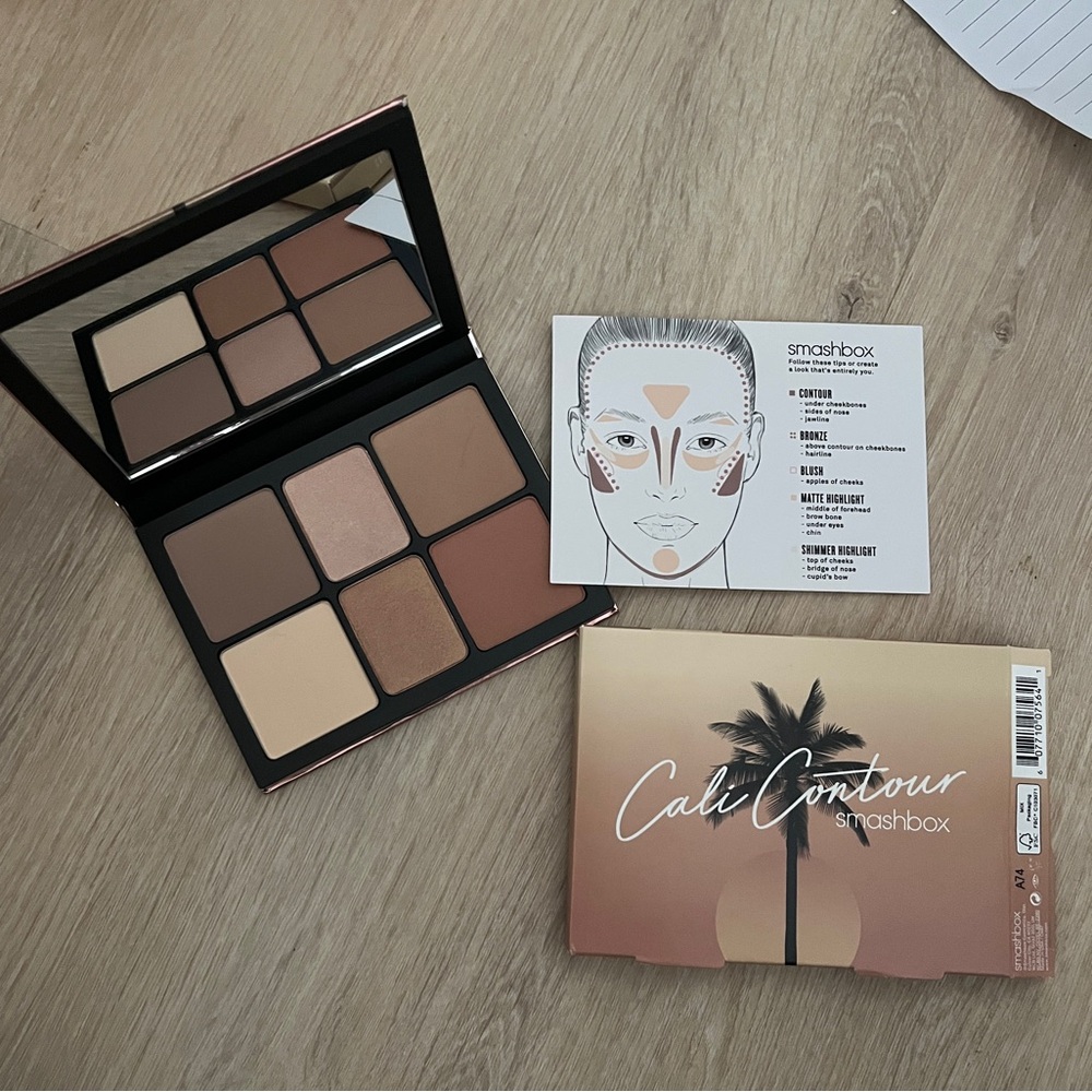 Smashbox 
Cali Contour Face Palette